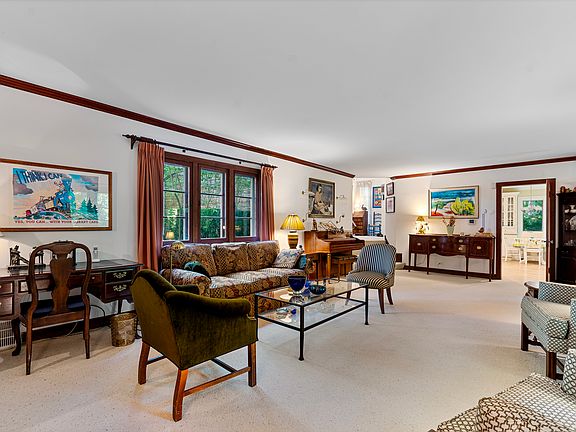 4th image of 260 Lakeside Pl