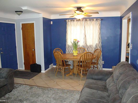 5th image of 25335 Barbara St