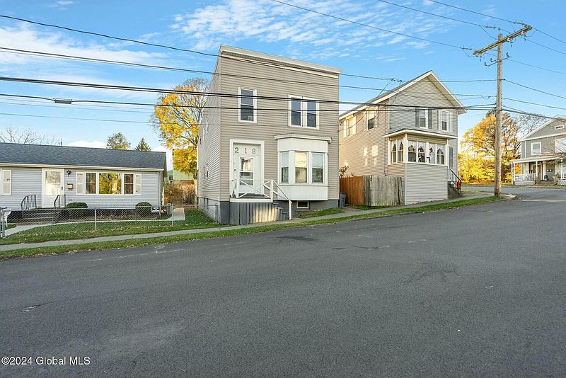 2nd image of 218 14th Street