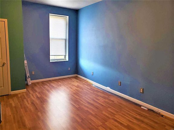4th image of 727 Thrush Ave