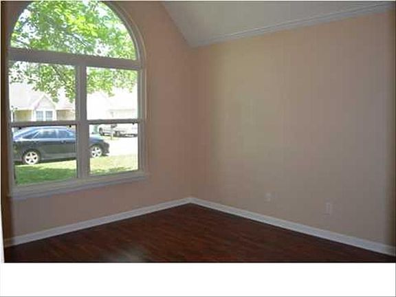2nd image of 3010 Yorktown Cir