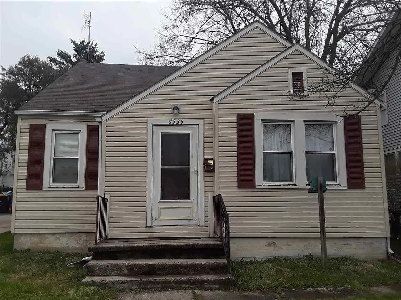 4535 Kenilworth St photo 1