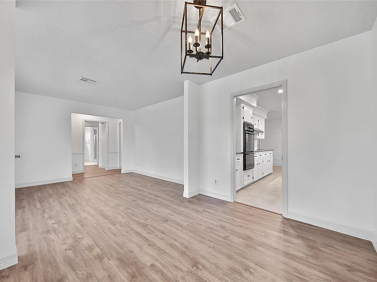 9411 Roos Rd — Photo 9