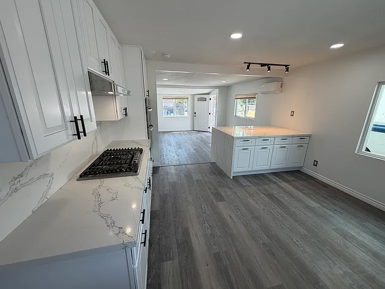 2513 W Occidental St — Photo 13