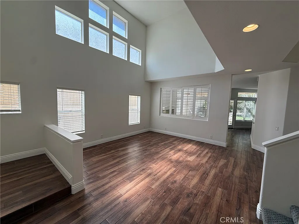 3 bed, 2.5 bath, 1979 sqft, $4,700 — Photo 3