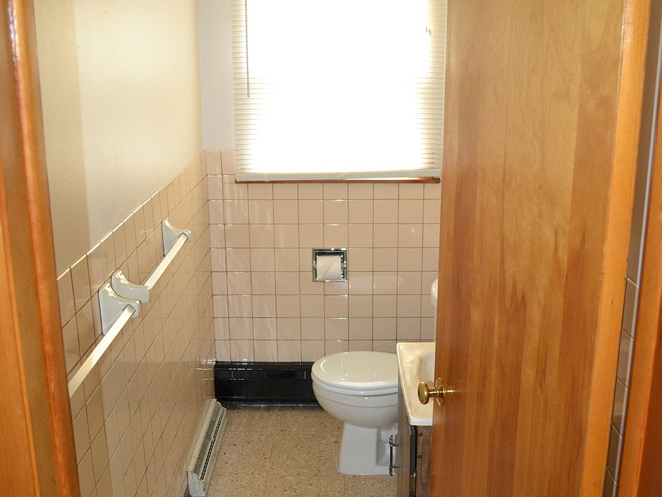 master 1/2 bath