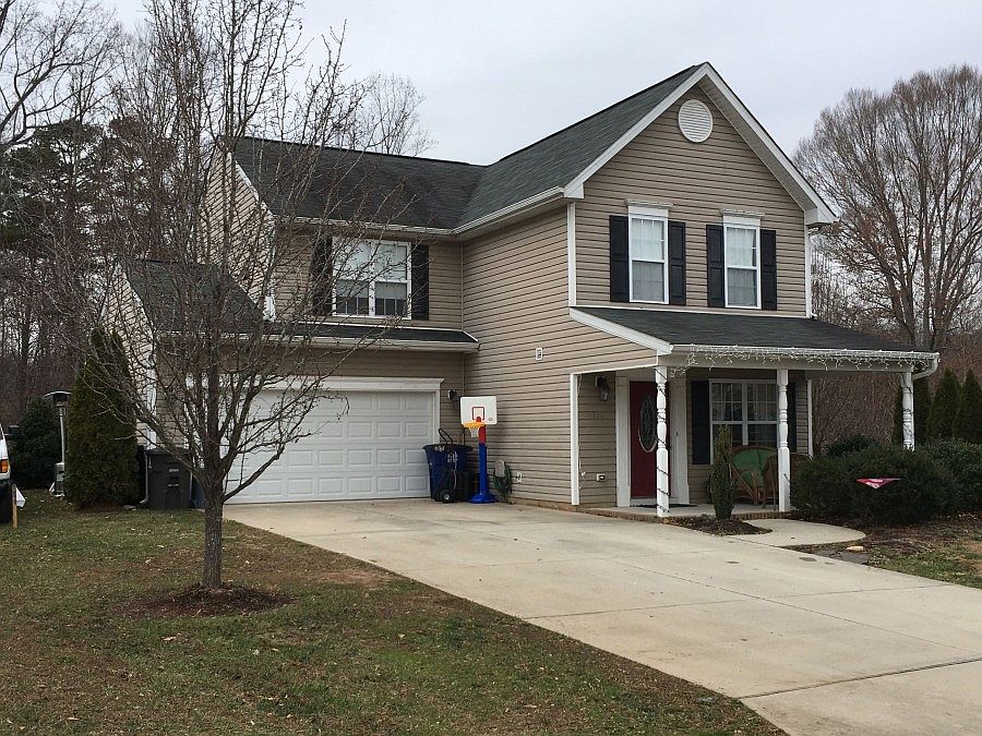2nd image of 160 Rockbridge Ct