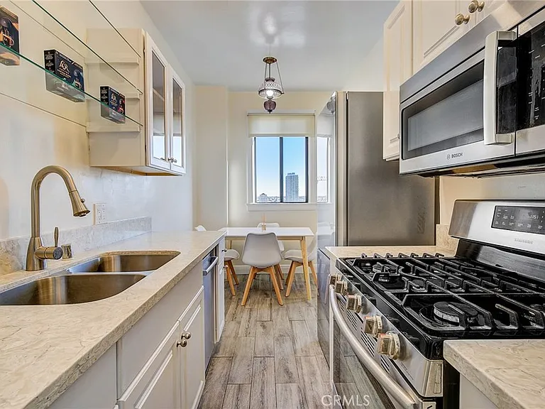 315 W 3rd St #1006 — Photo 19