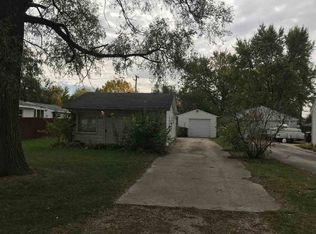 925 Anna Ave, Loves Park, IL 61111