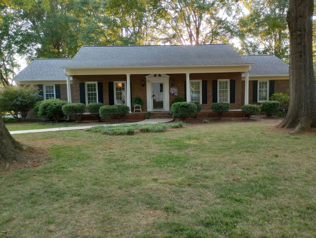 708 Archdale Dr - Property Image