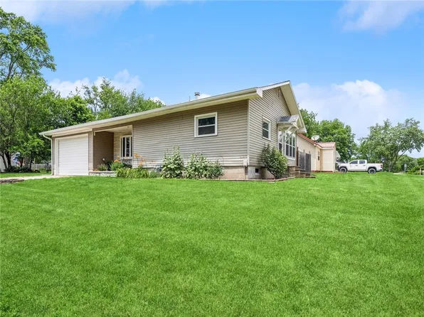 824 S 4th Ave, Winterset, IA 50273