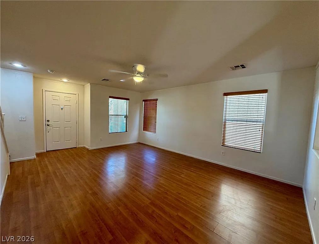 3 bed, 2.5 bath, 1751 sqft, $1,870 — Photo 3