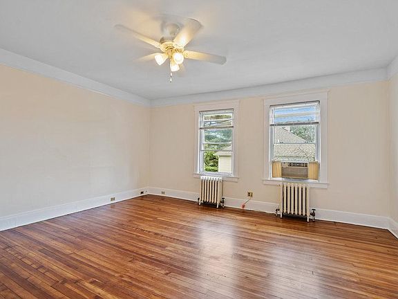 Spacious and Bright Living Room