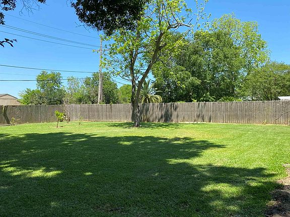 3rd image of 252 W Caldwood Dr
