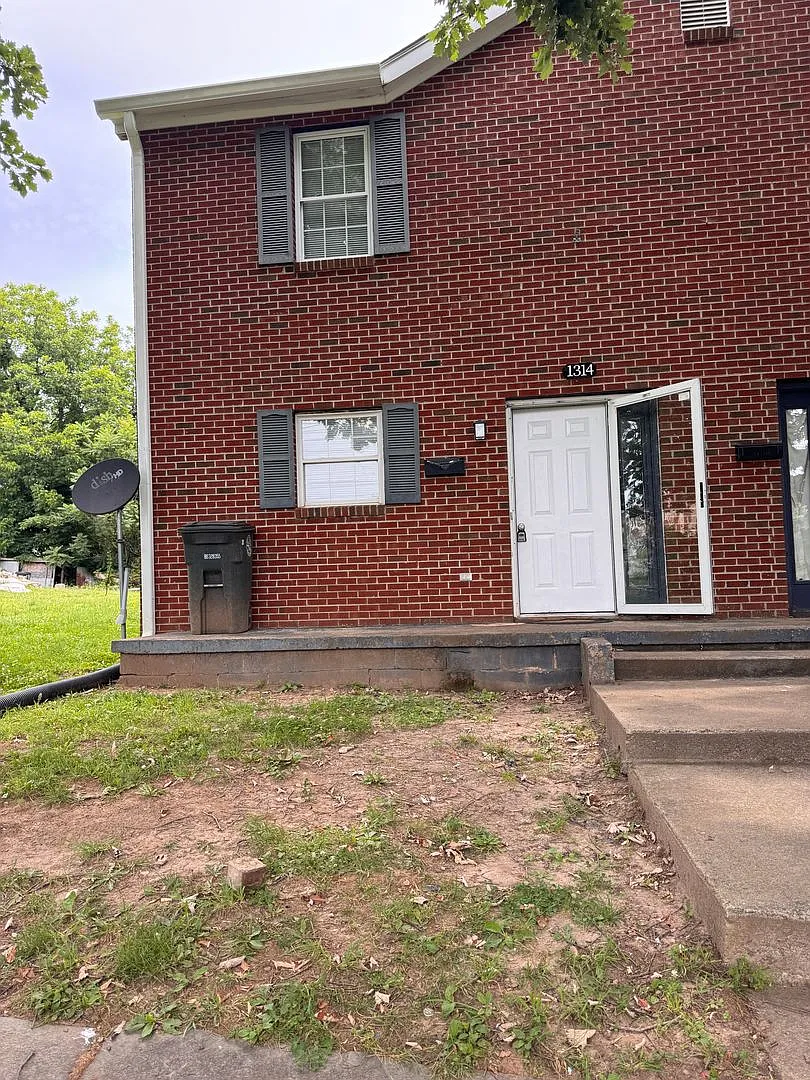 Floyd Street — Photo 2