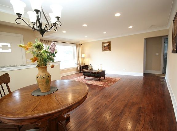4th image of 1931 Buckingham Ave
