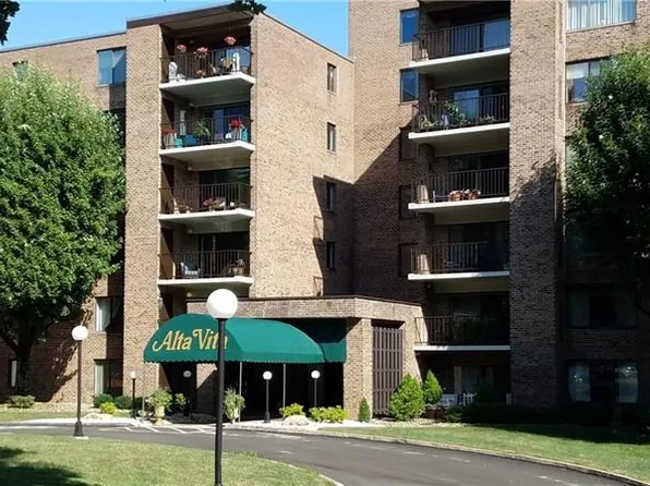 3 Alta Vita Dr, Greensburg, PA 15601