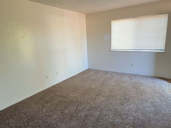 3rd image of 726 S Locust St APT D