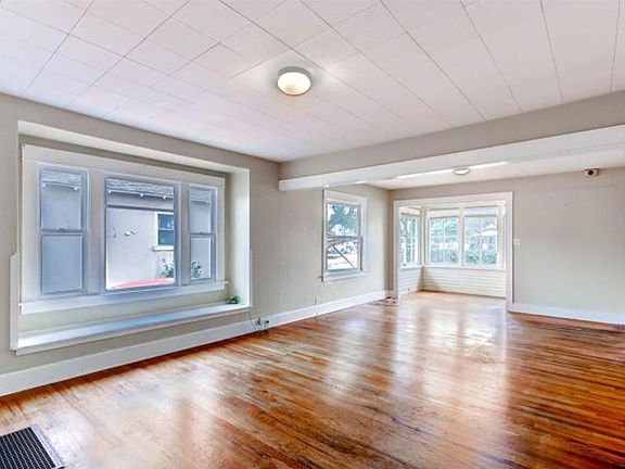 4th image of 1033 A Ave
