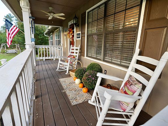 4th image of 90 Millican St