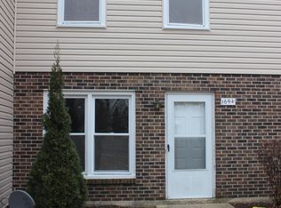 1694 Shamrock Ct, Aurora, IL 60505