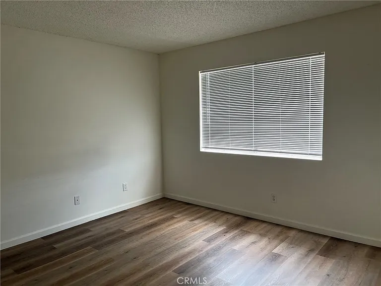 1056 Wallgreen St — Photo 3