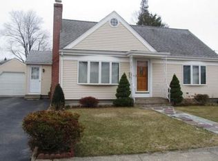 15 Miles Ave, Pawtucket, RI 02861