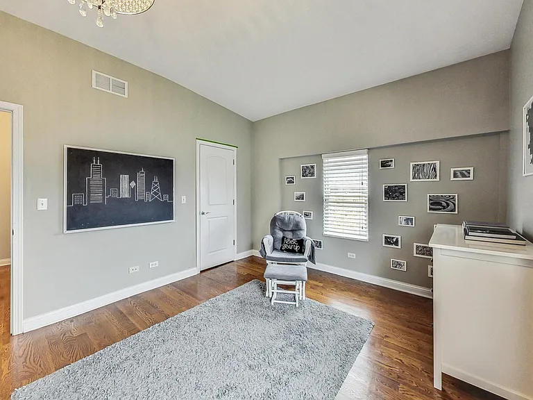 1818 W Superior St #2R — Photo 15
