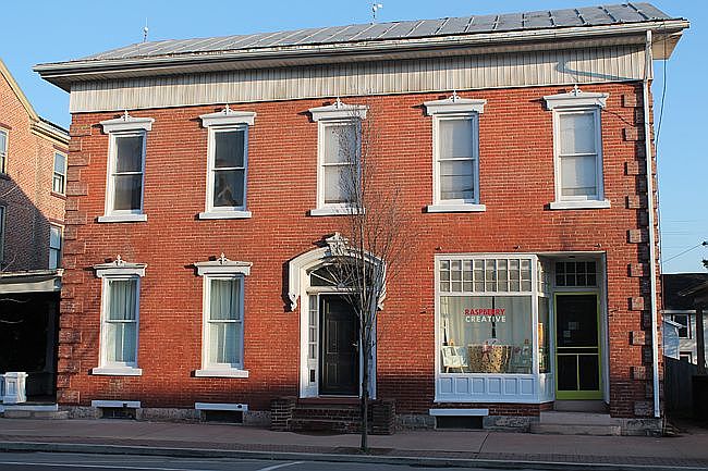 1st image of 260 Chestnut St