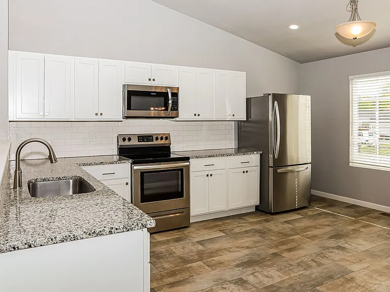 4004 Sumner Dr — Photo 3