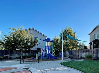 10055 NW Curtis St, North Plains, OR 97133
