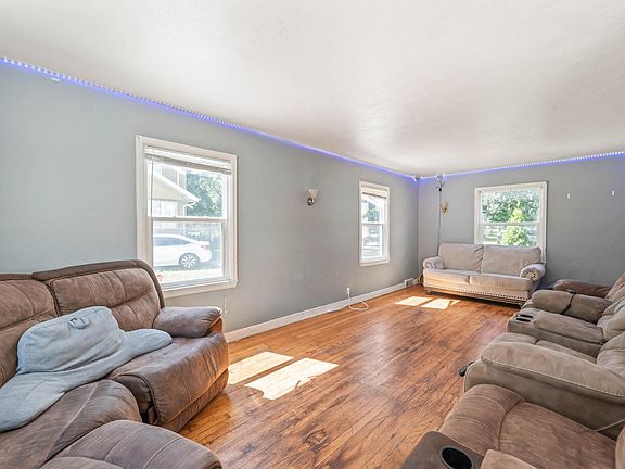 3rd image of 2812 Wood St