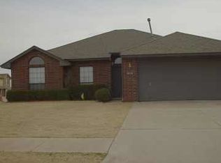 916 SE 36th St, Moore, OK 73160