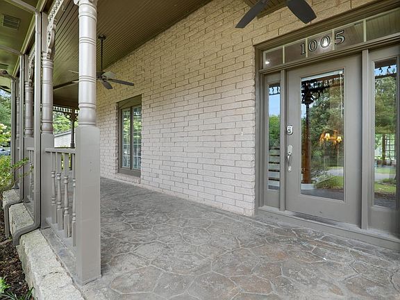 3rd image of 1005 Fairway Dr