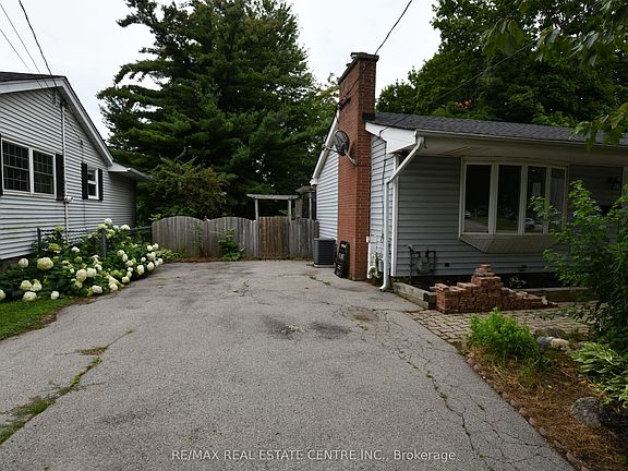 3rd image of 15 Miller Dr