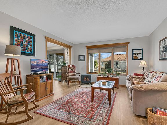 3rd image of 964 Willow Grove Cir