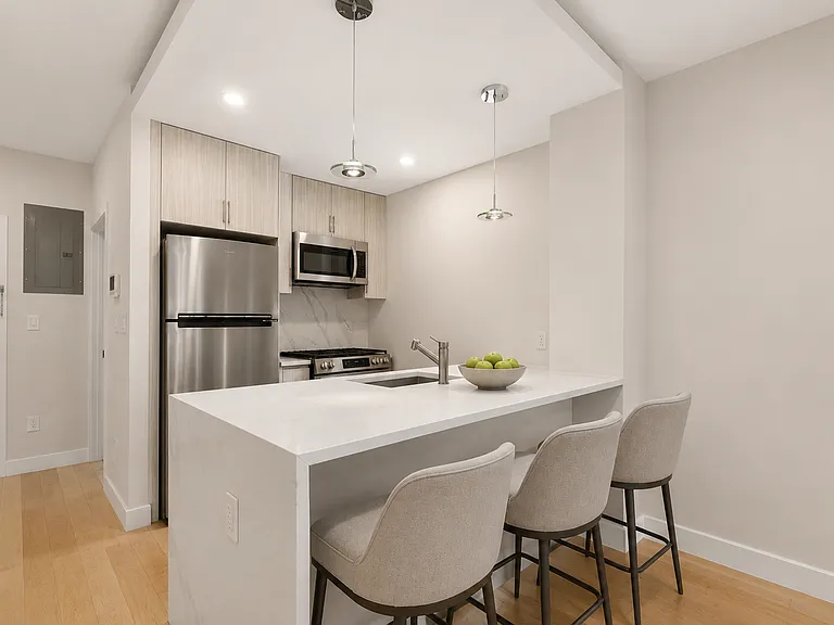 304 E 52nd St #2A — Photo 3