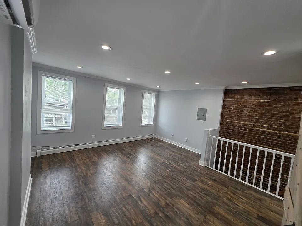 1915 Albany Ave #1