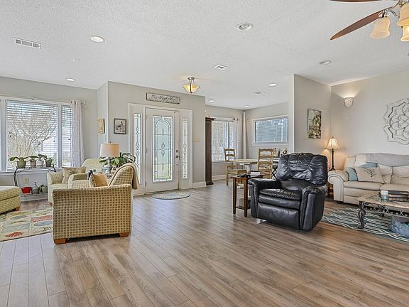 4th image of 614 Reginault Ave