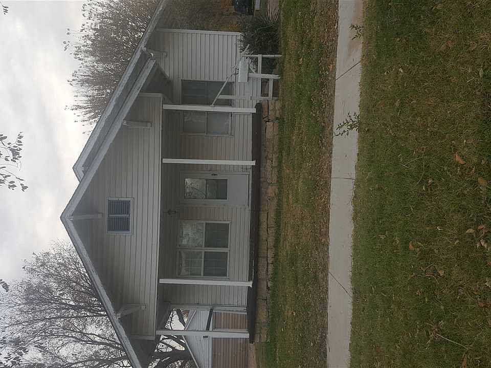 1st image of 715 N Elm St