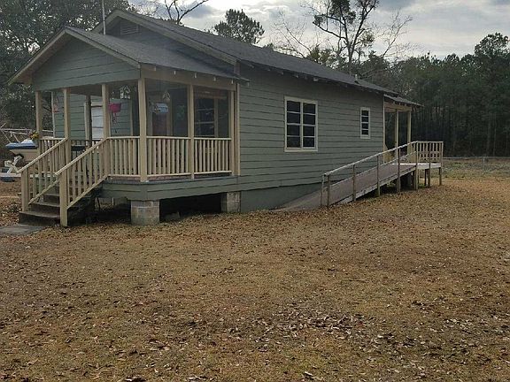 Side view, ramp to back door