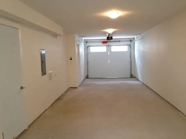 9989 Barnston Dr E — Photo 8