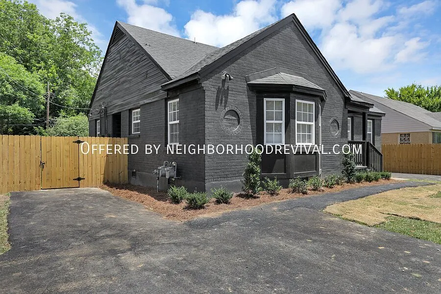 2-Bedroom Home Off Walnut Grove | Lawn Care Included — Photo 2