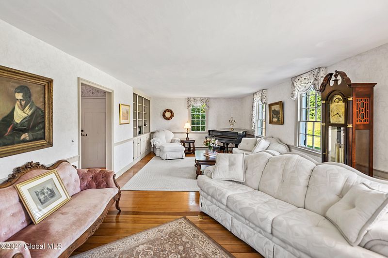 5th image of 70 Smalley Road
