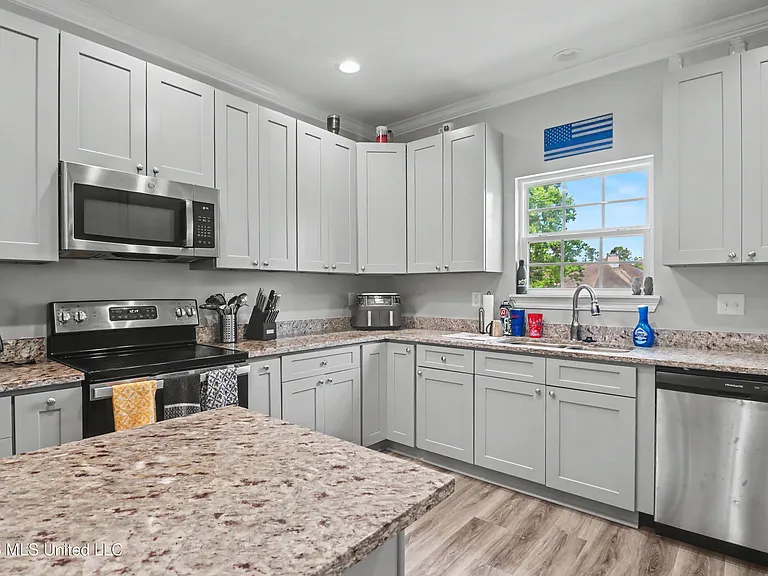 18329 Tiffany Renee Dr — Photo 6