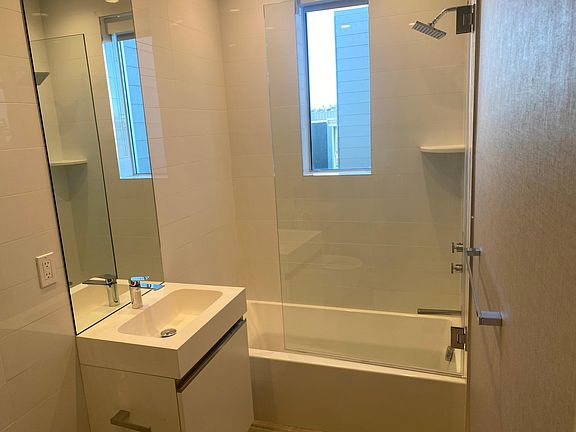5th image of 600 S Van Ness Ave APT 403