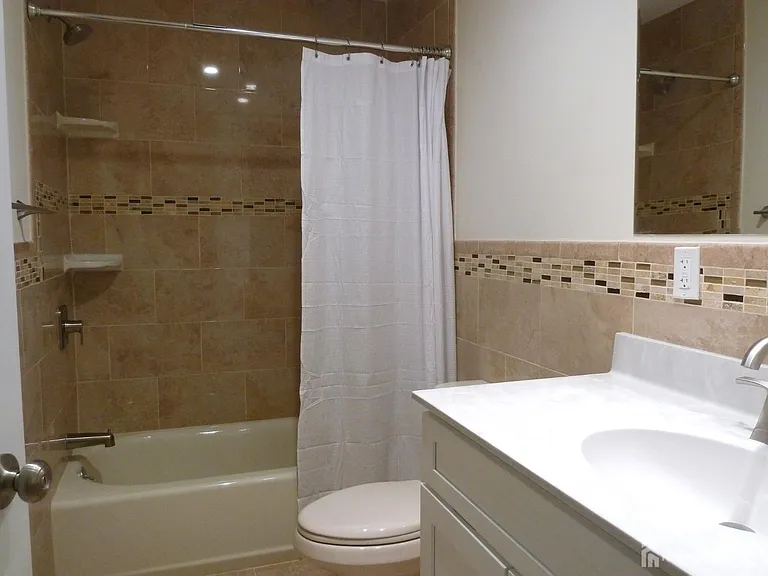 114 Longfield Ct — Photo 17