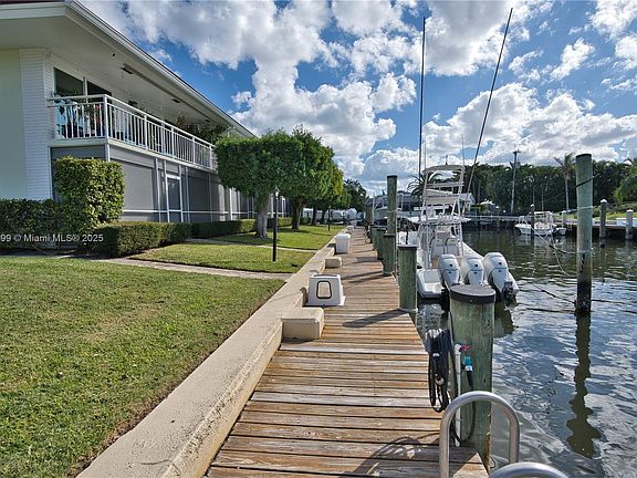 5th image of 68 Yacht Club Dr APT 2