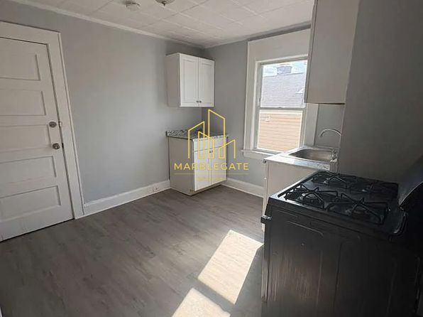 9 Kenmore Ave #33