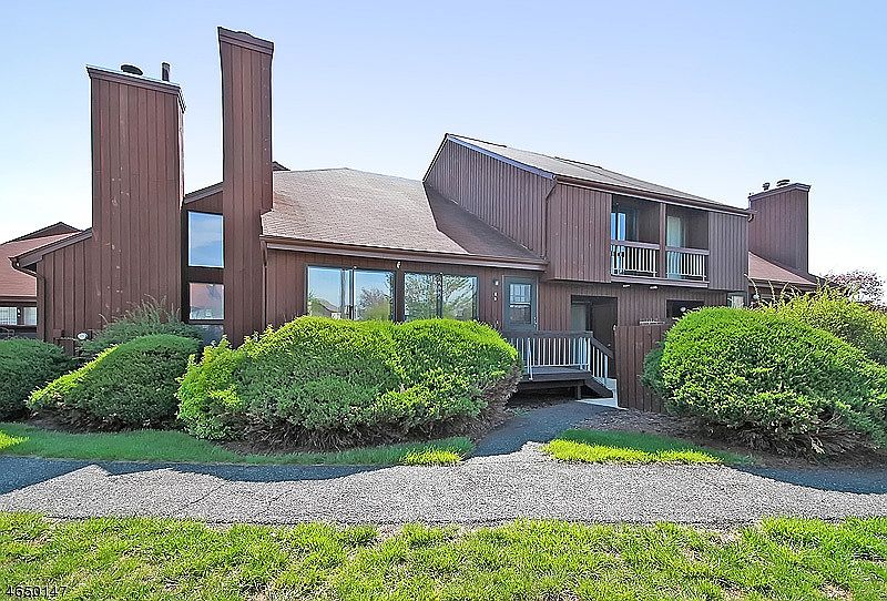 1st image of 27 Bloomingdale Dr, 4B